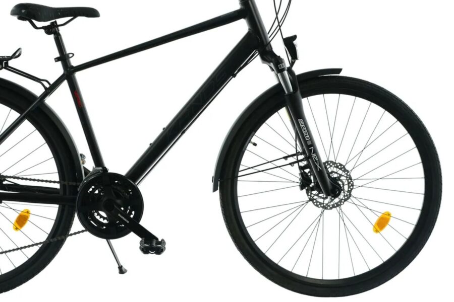 Bicicletă urbană neagră cu frâne disc moderne.