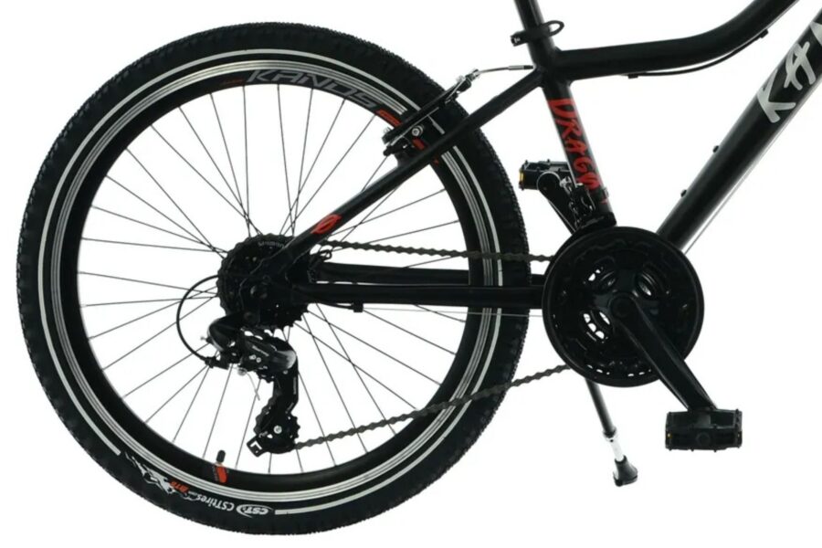 Bicicletă de munte cu cadrul negru.