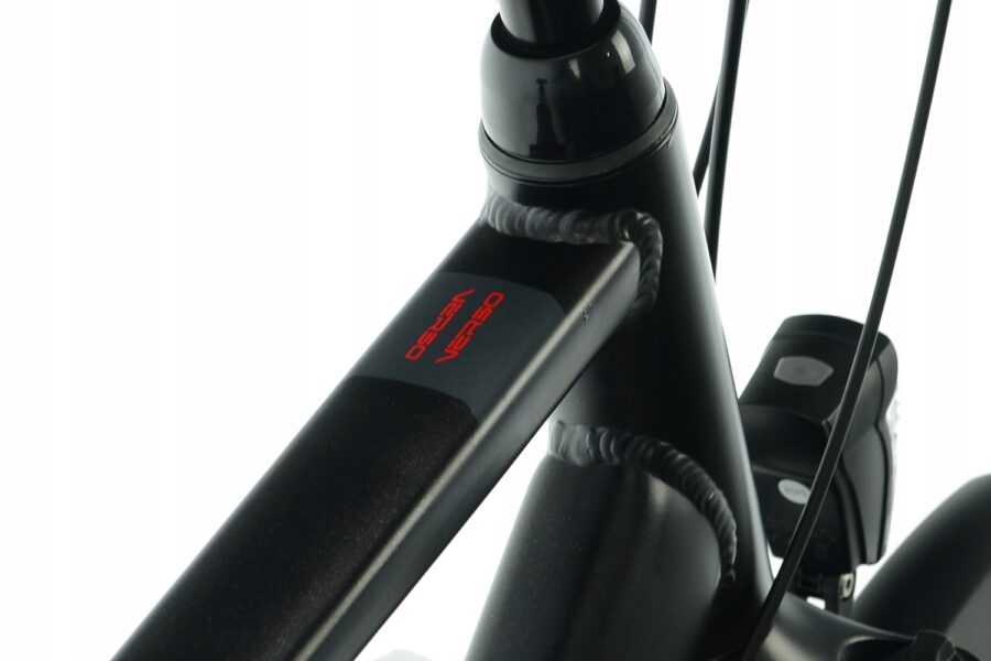 Cadru de bicicletă modern, culoare neagră.