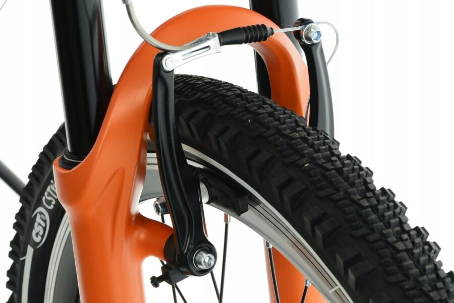 Furcă de bicicletă cu anvelopă de teren.