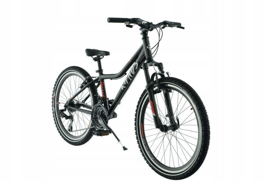 Bicicletă mountain bike modernă, neagră, cu suspensie.