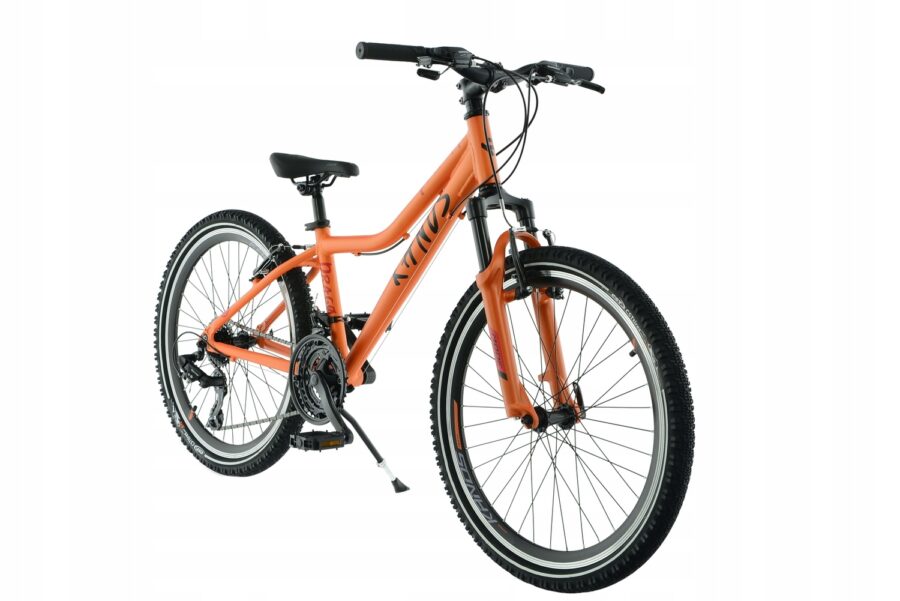 Bicicletă portocalie mountain bike modernă pe alb.