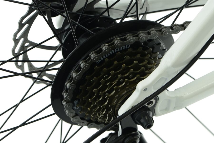 Detaliu mecanism de transmisie bicicleta Shimano.