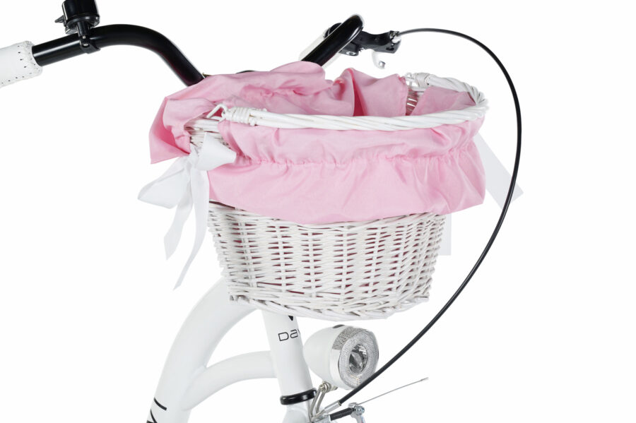 Coș de bicicletă alb cu fundă roz.