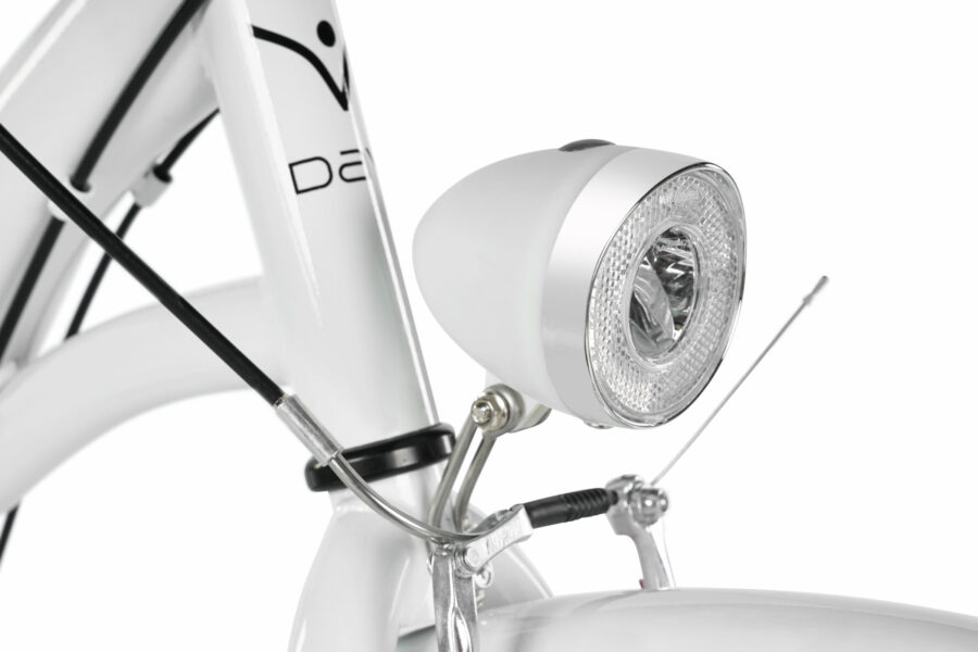 Far alb montat pe cadrul unei biciclete