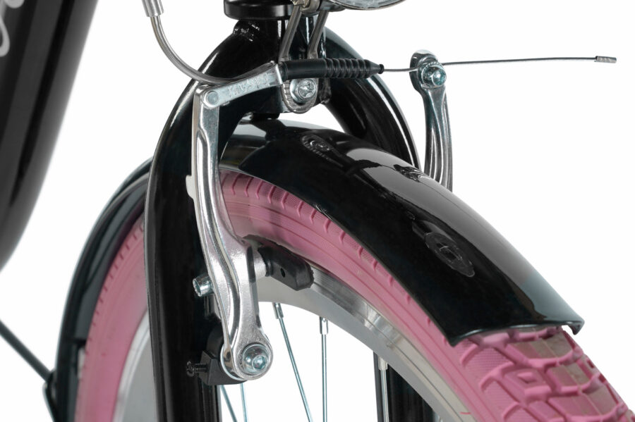 Detaliu roată bicicletă cu frână și cauciuc roz.