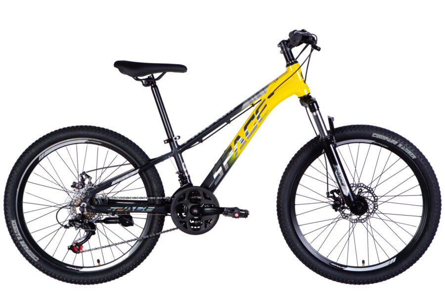 Bicicletă montană galbenă și neagră pe fundal alb