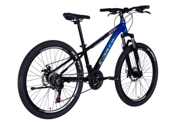 Bicicletă mountain bike albastră și neagră pe fond alb