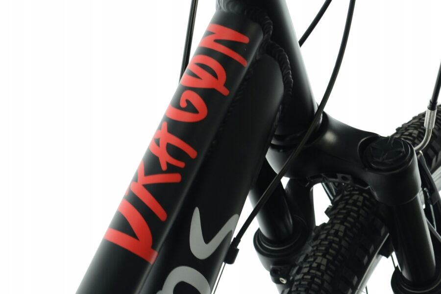 Cadru de bicicletă cu detalii negre și roșii