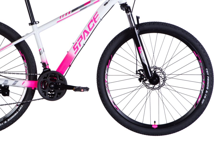 Bicicletă elegantă cu cadru alb și roz.