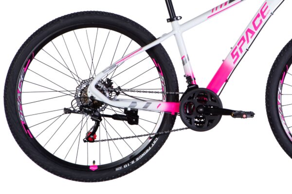 Bicicletă roz și albă, design modern