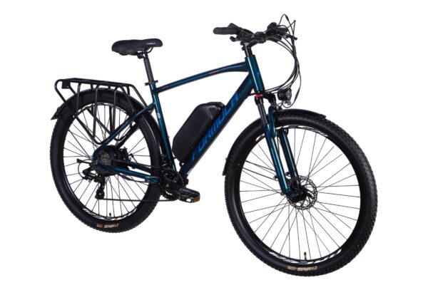 Bicicletă electrică albastră pentru oraș cu portbagaj.