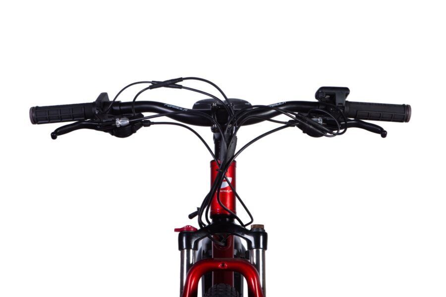 Mânerele unei biciclete moderne roșii