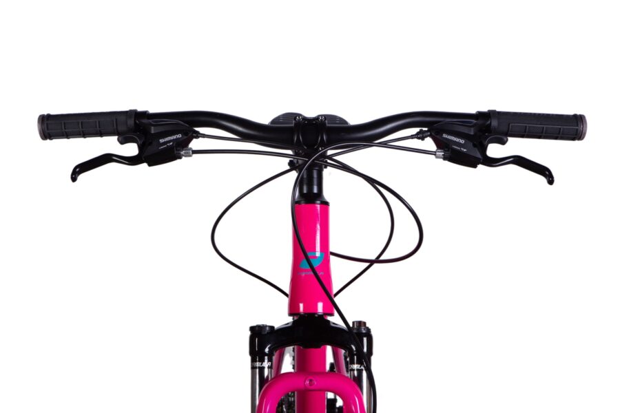 Volanul unei biciclete roz cu manete