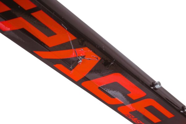 Cadru bicicletă băiat cu zgârietură vizibilă