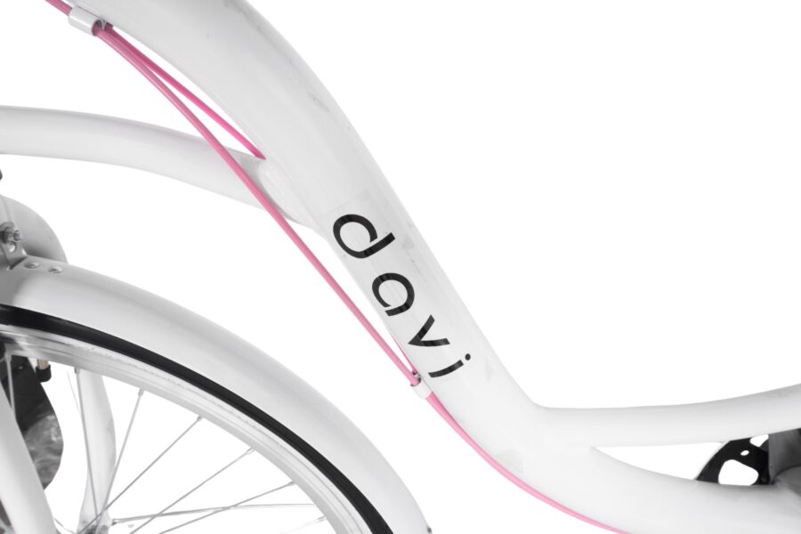 Cadrul unei biciclete alb cu detalii roz.