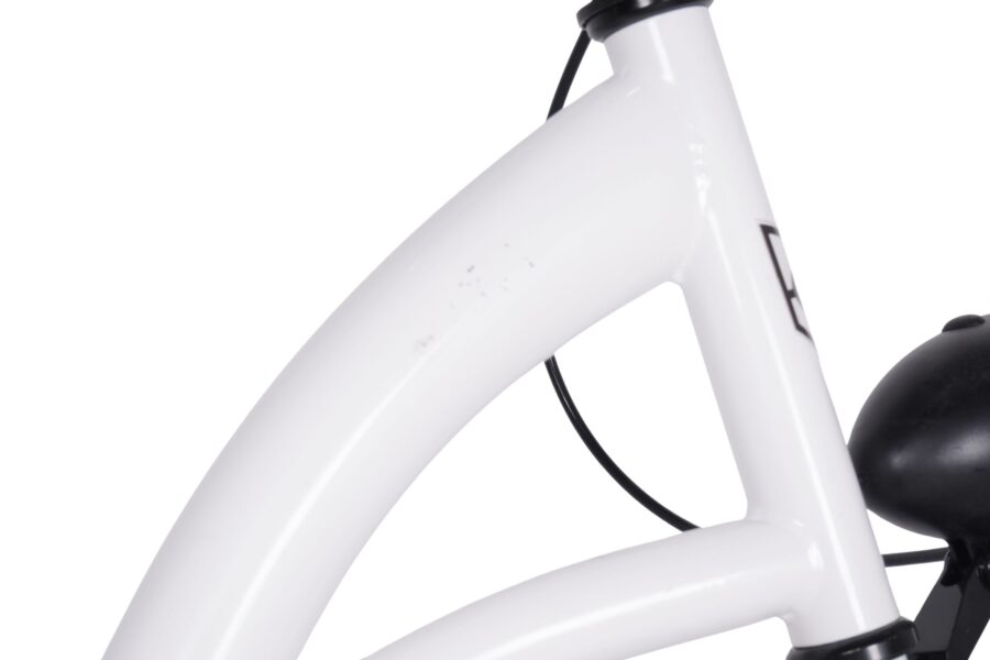 Cadru de bicicletă alb cu detalii negre.