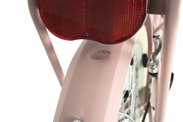 Far roșu pe bicicletă roz.