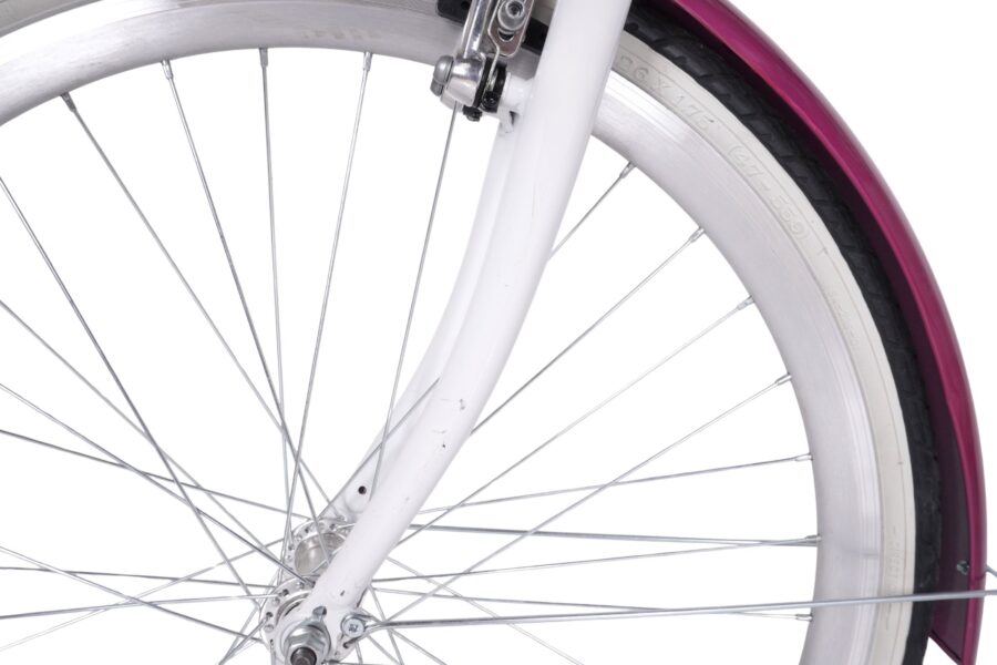 Roata unei biciclete albă cu specificații tehnice.