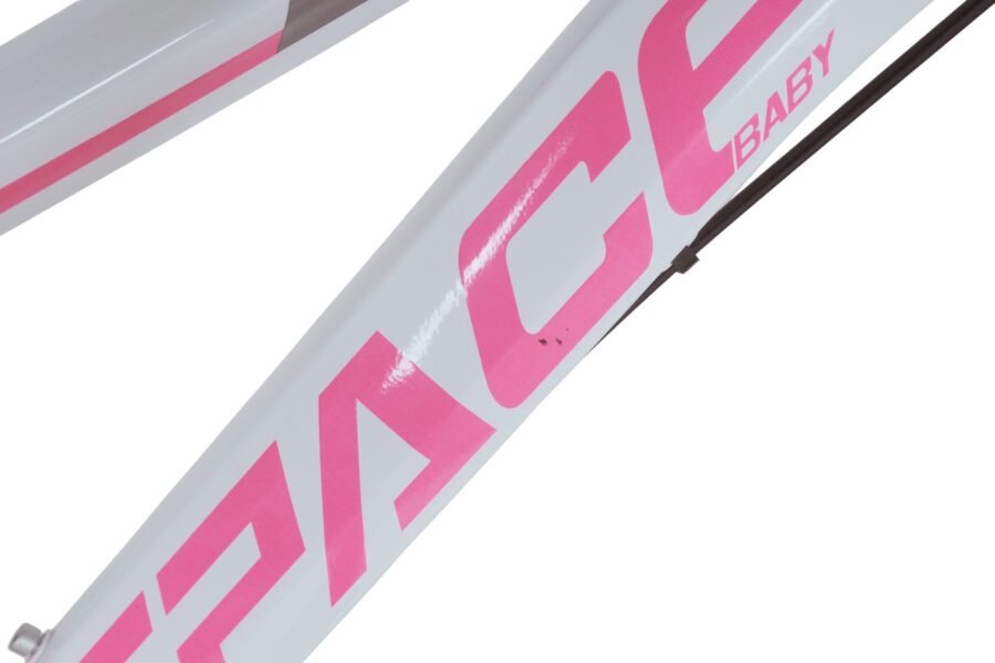 Cadru de bicicletă alb cu detalii roz.