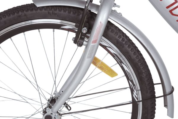 Roată bicicletă cu apărătoare metalică și spițe