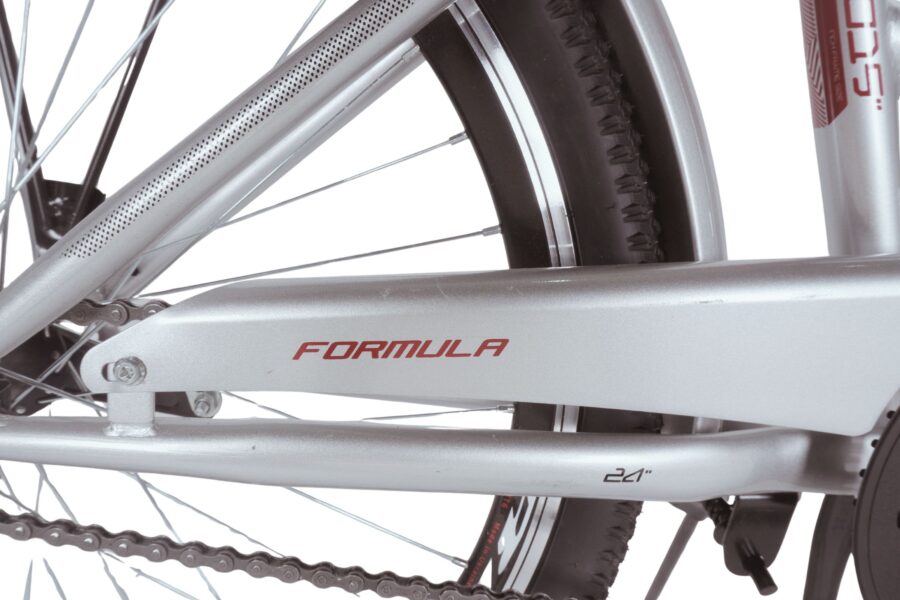 Cadru de bicicletă argintie marca Formula.