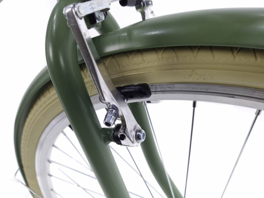 Roată de bicicletă verde cu frână.