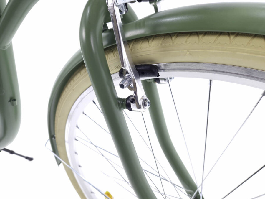 Detaliu roată bicicletă cu cadru verde