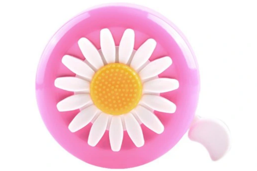 Jucărie roz cu floare albă și galbenă.