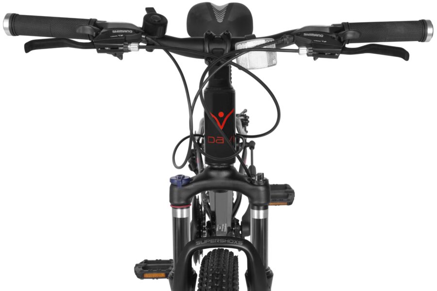 Bicicletă mountain bike văzută din față.