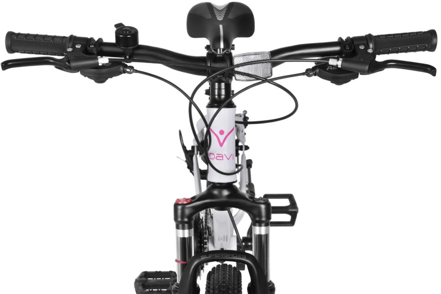 Mânerele unei biciclete montane cu detalii tehnice.